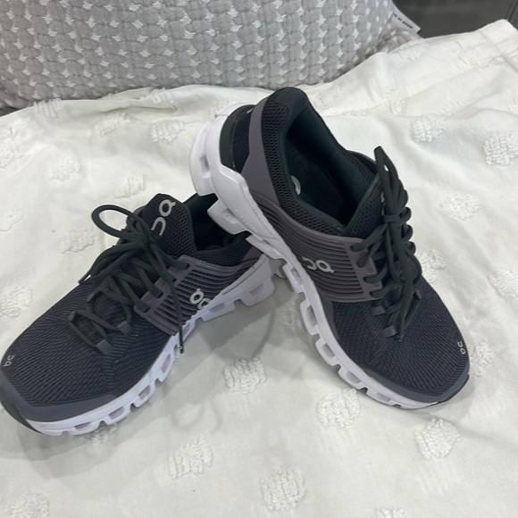 ON Cloudswift Sneakers SZ 6 women Shark / Shadow - Picture 11 of 15